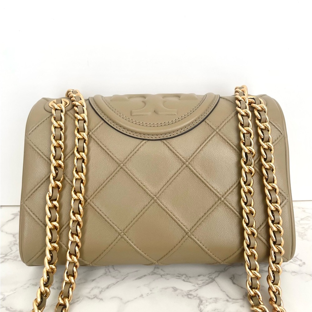 ❌SOLD❌ New Tory Burch Small Fleming Soft Leather Shoulder Bag Pebblestone - Picture 7 of 13